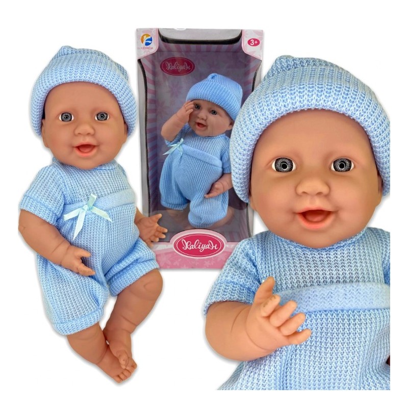 R210421 Bacuľatá bábika v krátkom pletenom overale