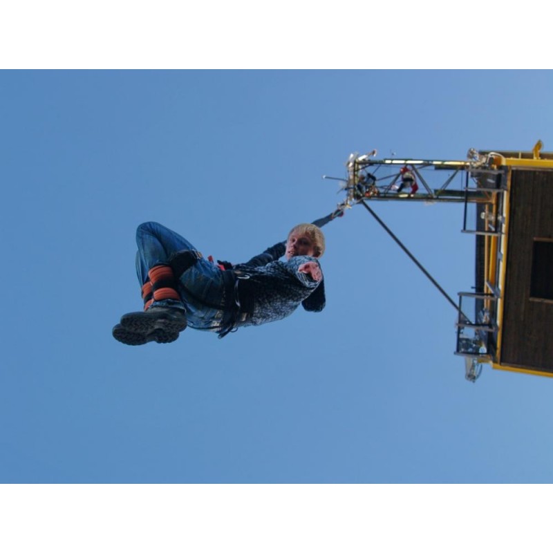 Levně Bungee jumping z televizní věže POČET OSOB: 1, SPECIFIKACE: Seskok z televizní věže